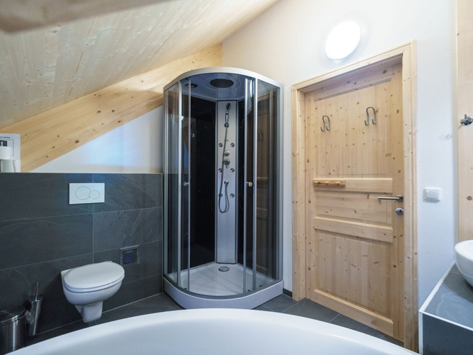 Bathroom 4, Inviting chalet with whirlpool, Murau