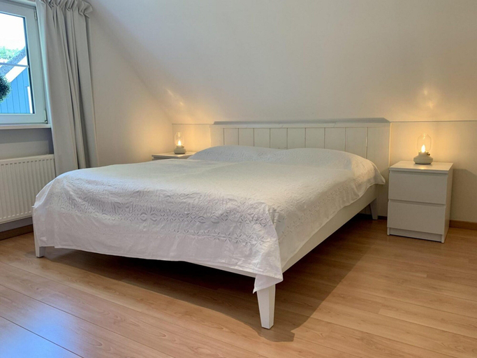 Room 5, 6-person Holiday Home With Garden, Zijpe