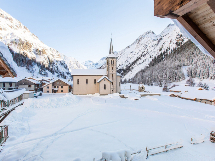Others 3, Chalet in Champagny by Ski Slopes, Savoie