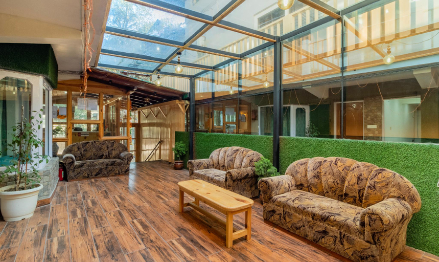 Public Area 3, Itsy Hotels Shri Gv Inn, 600 Mtrs From Tiffin Top, Nainital