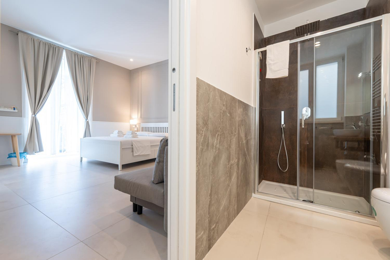 Bathroom 5, TERRAZZA CARBONARA B&B, Napoli