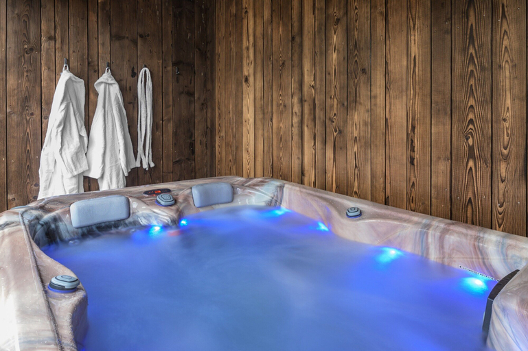 Outdoor spa tub, Villa in Cerny Dul Near Ski Slope, Trutnov