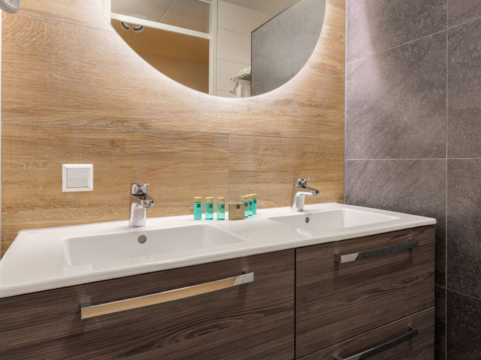 Bathroom 3, Nice Hotel Room Only 1 km From Volendam Centre, Edam-Volendam
