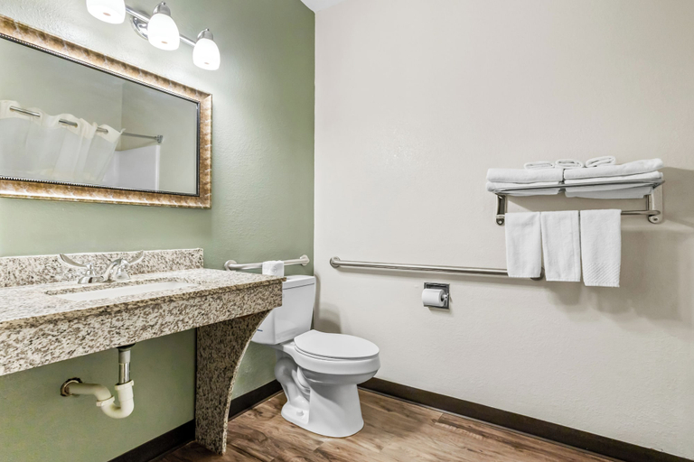 Bathroom 4, Quality Inn Brookings, Brookings