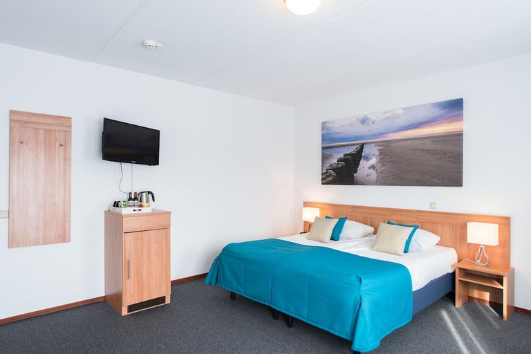 Bedroom, Hotel Nes, Ameland