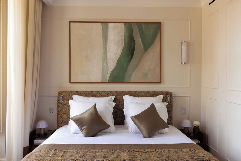 Room 4, Palais Bourbon Hotel - Room 14 - 2P - Invalides, Paris
