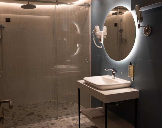 Bathroom 2, HOTEL GRACIAN, Sremska Mitrovica