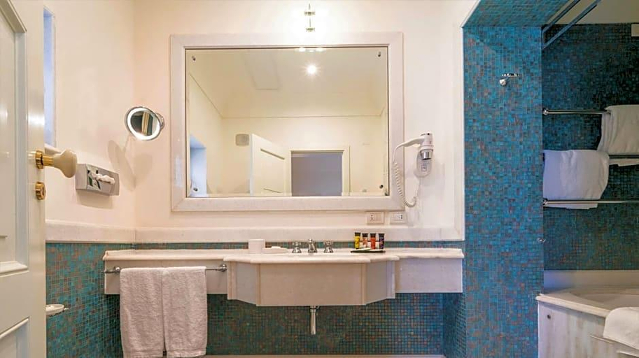 Bathroom 5, Relais Villa San Martino, Taranto
