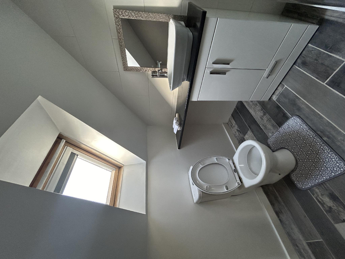 Bathroom 2, Cosy Corby Getaway, Northamptonshire