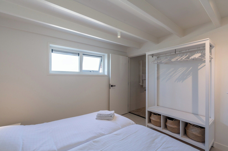 Room 4, Bungalow in Netherlands Near Sandy Beach, Zijpe