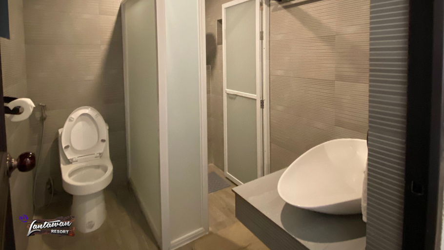 Bathroom, 24/7 Lantawan Resort, Oslob