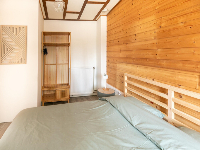 Room 4, Holiday Home in Lanklaar Near Forest Trails, Limburg