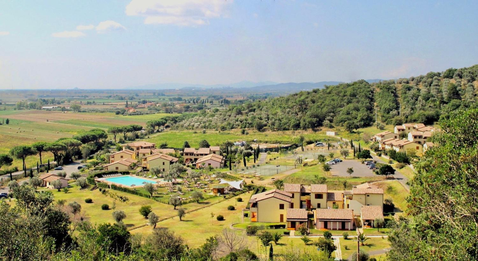 Others 5, Apartments 4 beds, ground floor with private outdoor area, in Residence with swimming-pool, Livorno