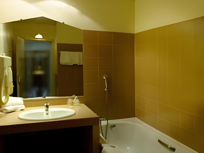 Bathroom 4, Amiraute, Var