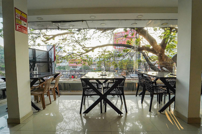 Food & Drinks 3, Capital O 88268 Go2 Rooms Central Inn, Ernakulam