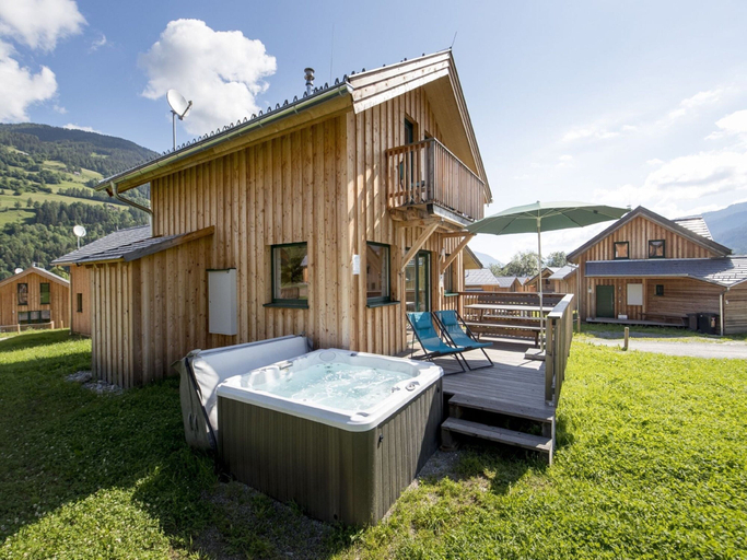Others 5, Attractive chalet with hot tub, Murau