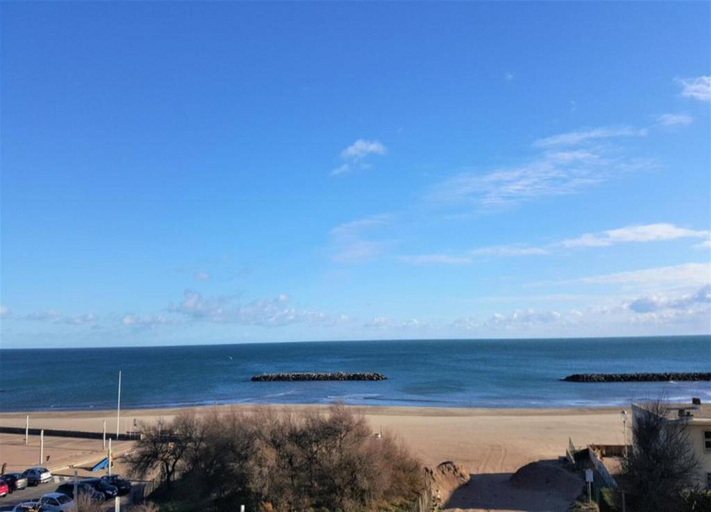 View from property 4, Bright Retreat Near Beach, Hérault