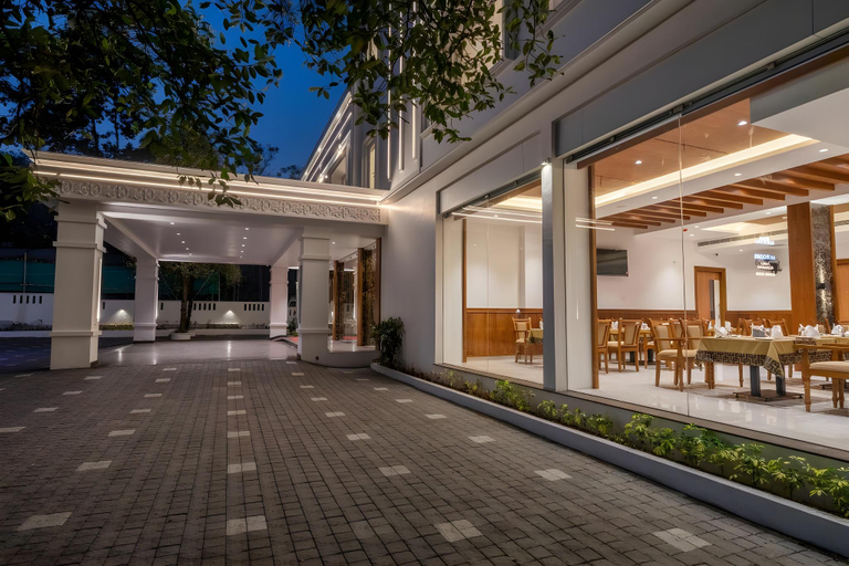 Exterior & Views
