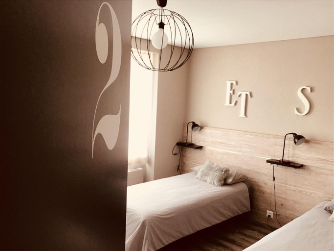 Bedroom, Cafe Tivoli, La Veveyse