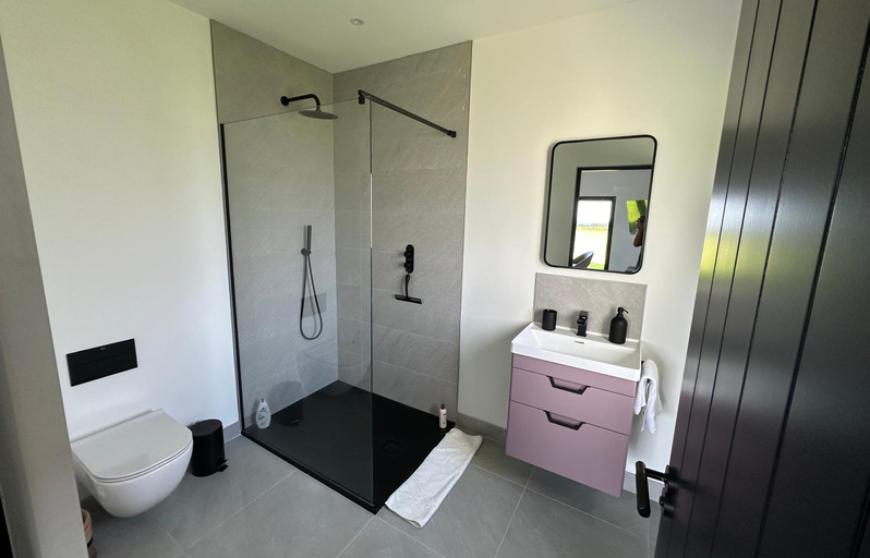 Bathroom, Lough View, Antrim and Newtownabbey