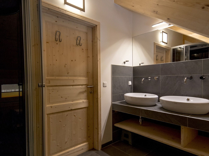 Bathroom 4, Attractive chalet with hot tub, Murau
