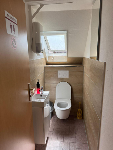 Bathroom 2, My Pension STUTTGART-AIRPORT-MESSE, Esslingen