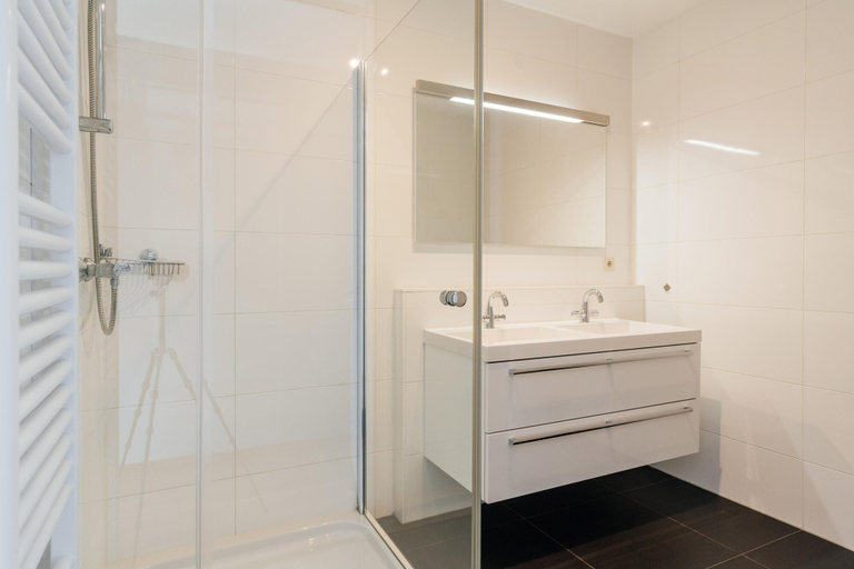 Bathroom 4, Lovely apartment in Den Haag, The Hague