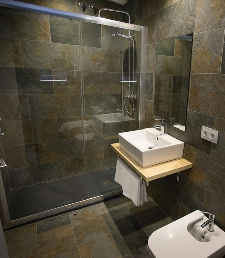 Bathroom 4, Villa Lucerna Sports & Hotel Resort, Zamora