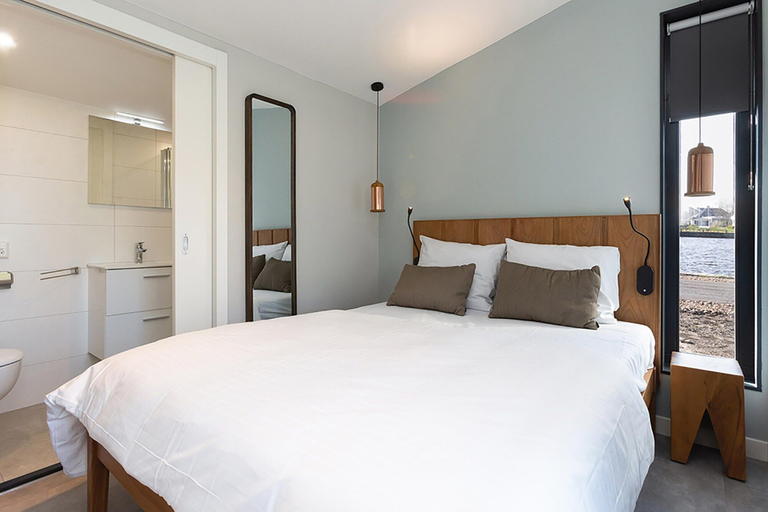 Room 2, Waterfront Retreat, Friesland, Lemsterland