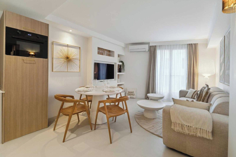 Living area 5, Chic 2br/4p Apartment - Saint-tropez Lices, Var