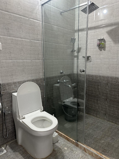 Bathroom 3, Woodside Haven Luxury cottage , Viluppuram