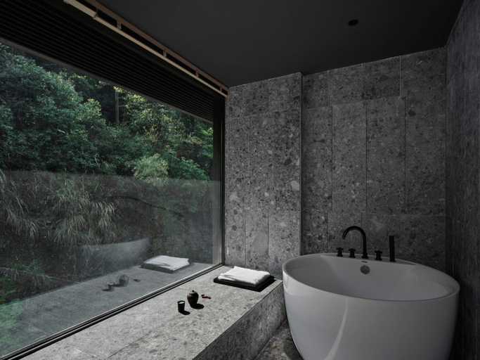 Bathroom 4, Yakamoz Qianchuan Hotel, Hangzhou