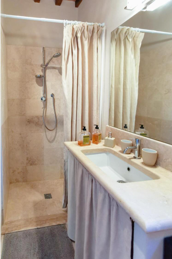 Bathroom, Casale Santa Barbara, Siena