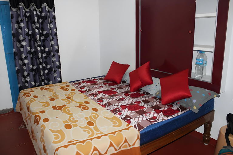 Bedroom 2, Balaji Guest house, Puducherry