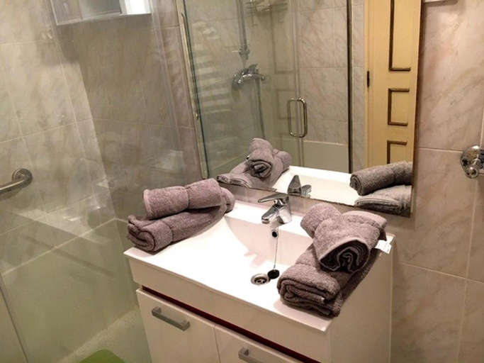 Bathroom 2, Quarteira Beach Apartment, Loulé