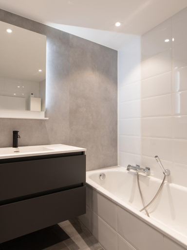 Bathroom 2, Beautiful Apartment With Lateral sea View, West-Vlaanderen