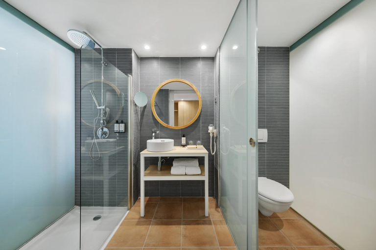 Bathroom 2, Occidental Cala Vinas, Baleares