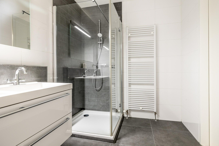 Bathroom 5, Scheveningen Flat Near Beach, The Hague