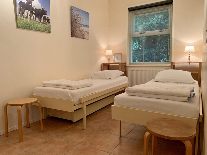 Room 2, Comfortable Family Bungalow Near Beach, Zijpe