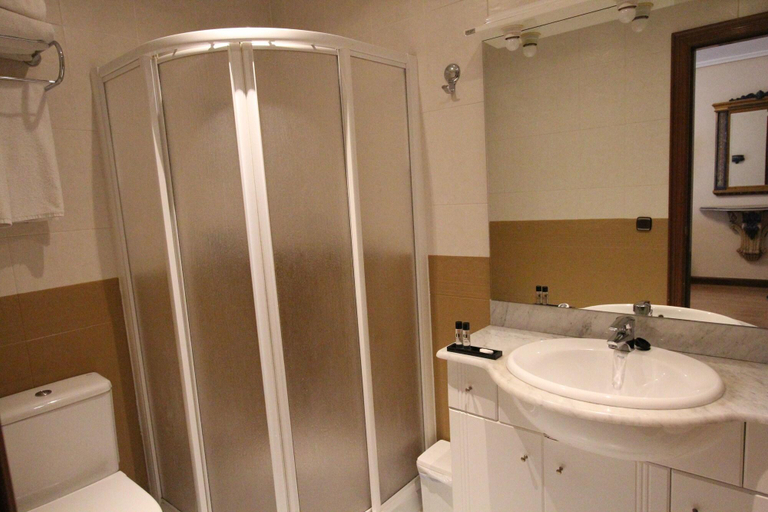 Bathroom 5, Hotel Salamanca Rio, Salamanca