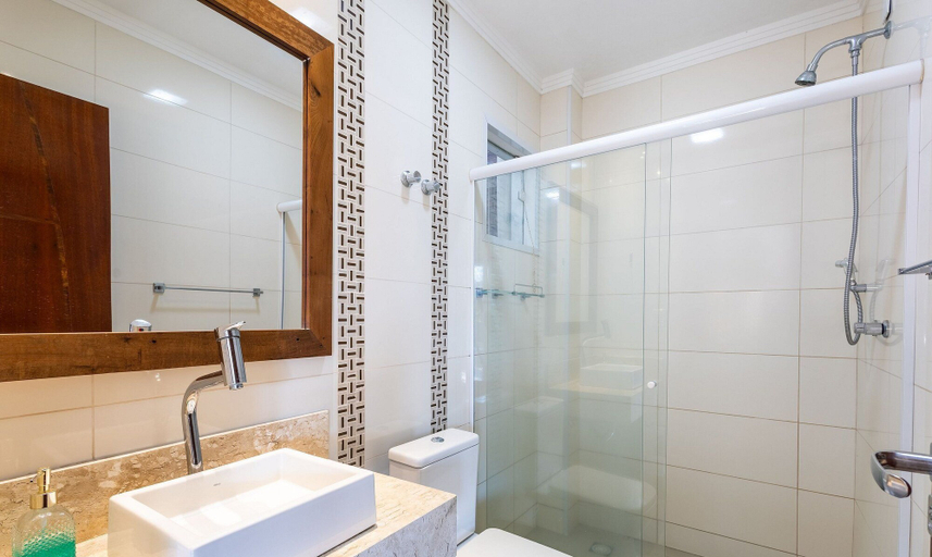 Bathroom 3, House With Pool and BBQ 190m From the sea Wpe0304, Penha