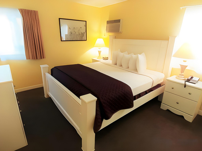 Bedroom 3, Hollywood Celebrity Hotel, Los Angeles