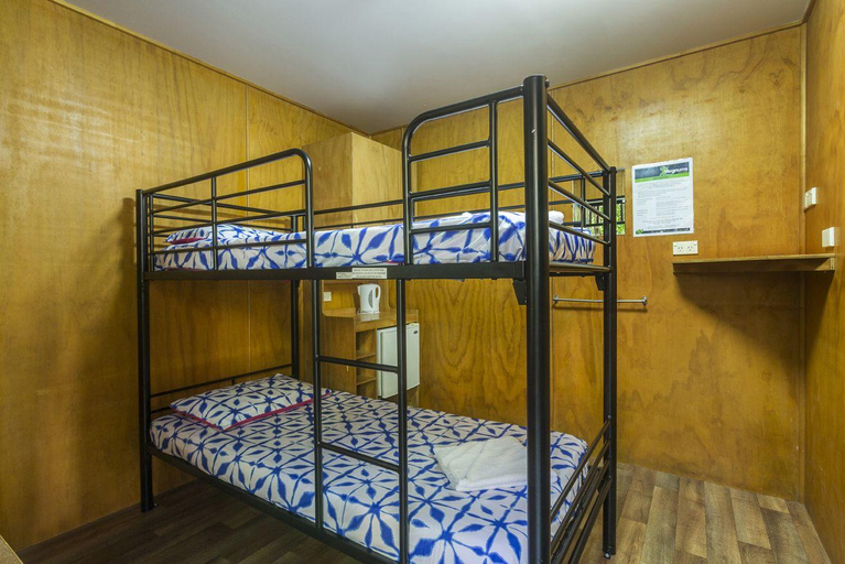 Bedroom 3, Magnums Airlie Beach – Adults only., Whitsunday