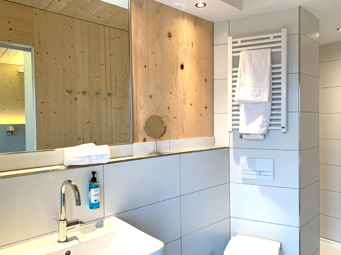 Bathroom 3, Okohotel aus Holz Alea Eco, Pfaffenhofen an der Ilm