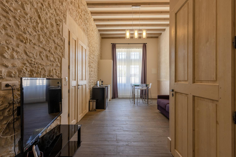 Others 2, Chateau Pellisson, Charente