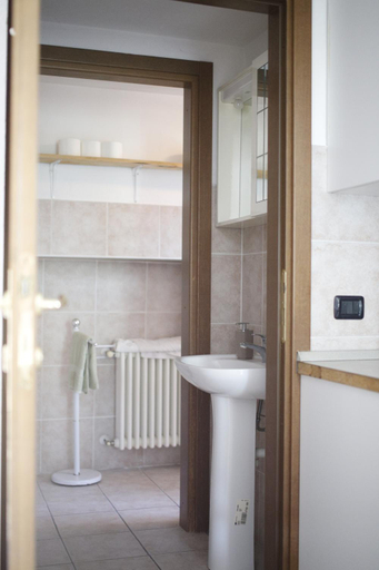 Bathroom 3, La Maison Jaune, Aosta
