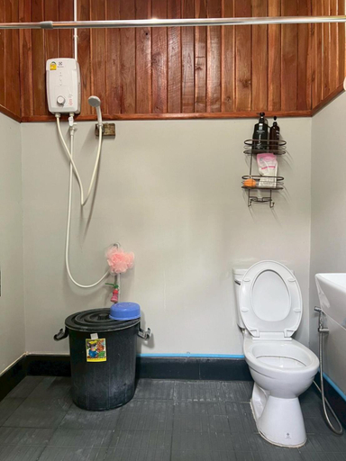 Bathroom 3, Kiwlom Chomlakorn, Muang Lampang