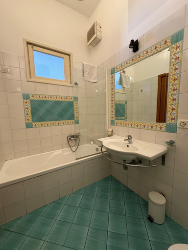 Bathroom 4, Hotel Belvedere e Tre Re, Napoli