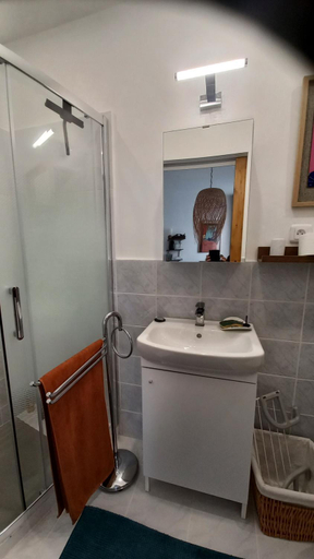 Bathroom 2, L'Ibrus Blue, Alpes-Maritimes