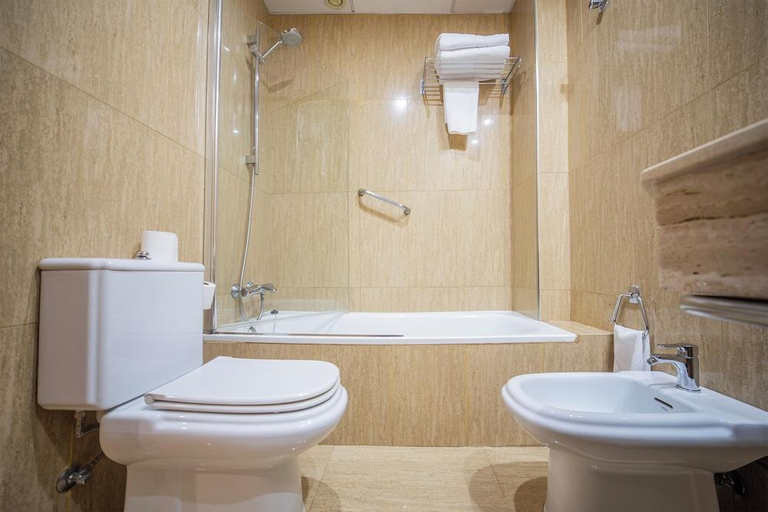Bathroom 5, Hotel Auditorio Santiago & Spa, Lugo
